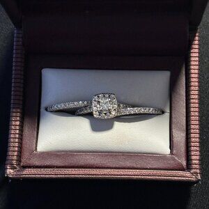 Daniels Jewelers size 5.75 3 ring set 0.5 CT center stone